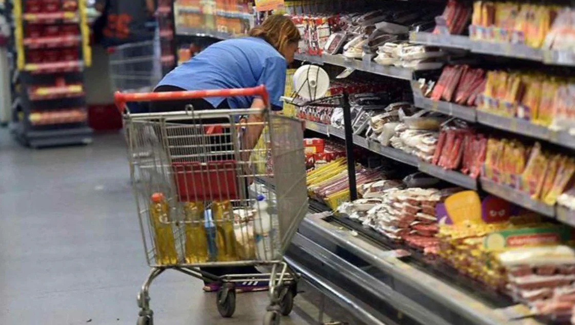 El consumo se derrumbó 15,5% en junio: Estos son los rubros más afectados