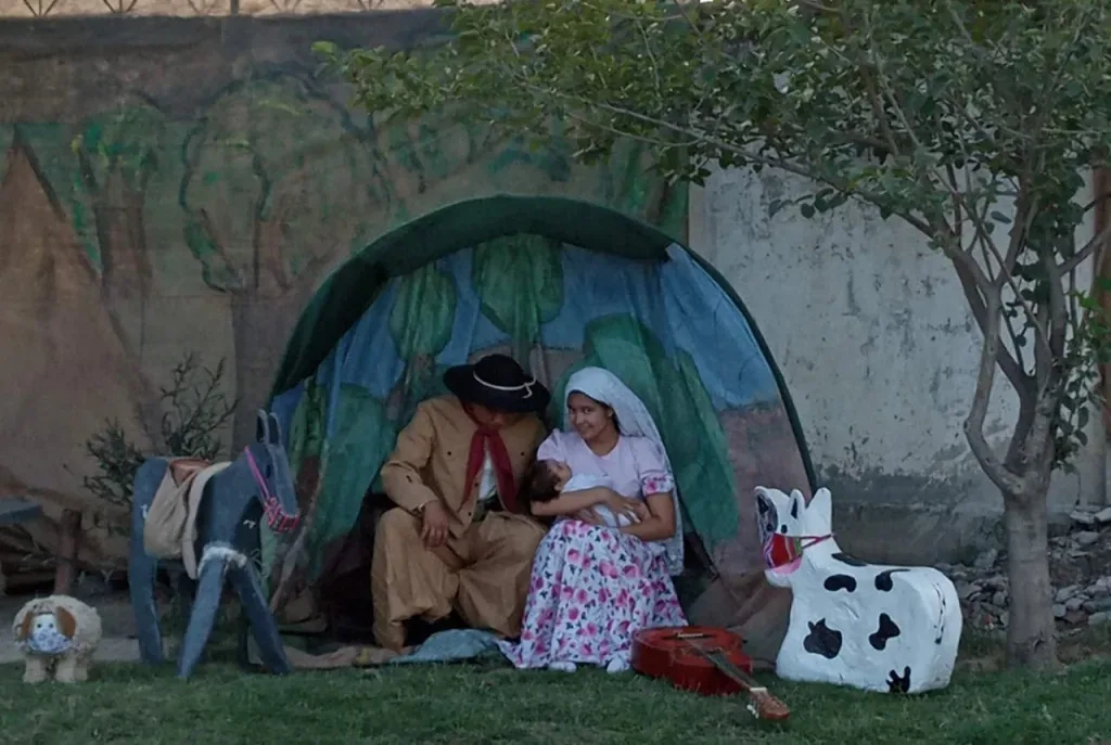 Se presenta el “Pesebre Viviente Criollo” en el anfi del parque San Martín