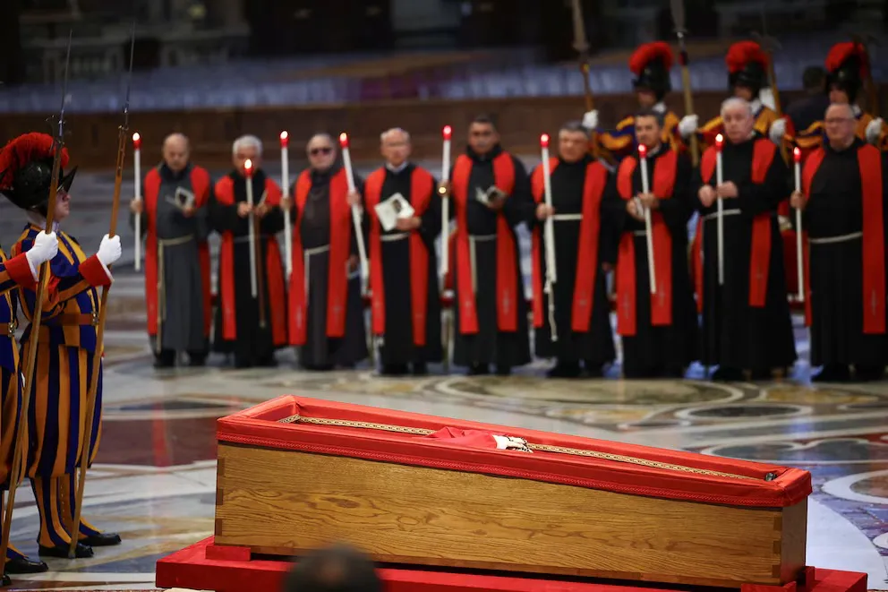 Los restos del papa Francisco ya descansan en la Basílica de San Pedro