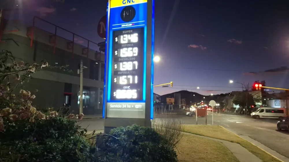 Aumentaron los precios de los combustibles premium en Salta