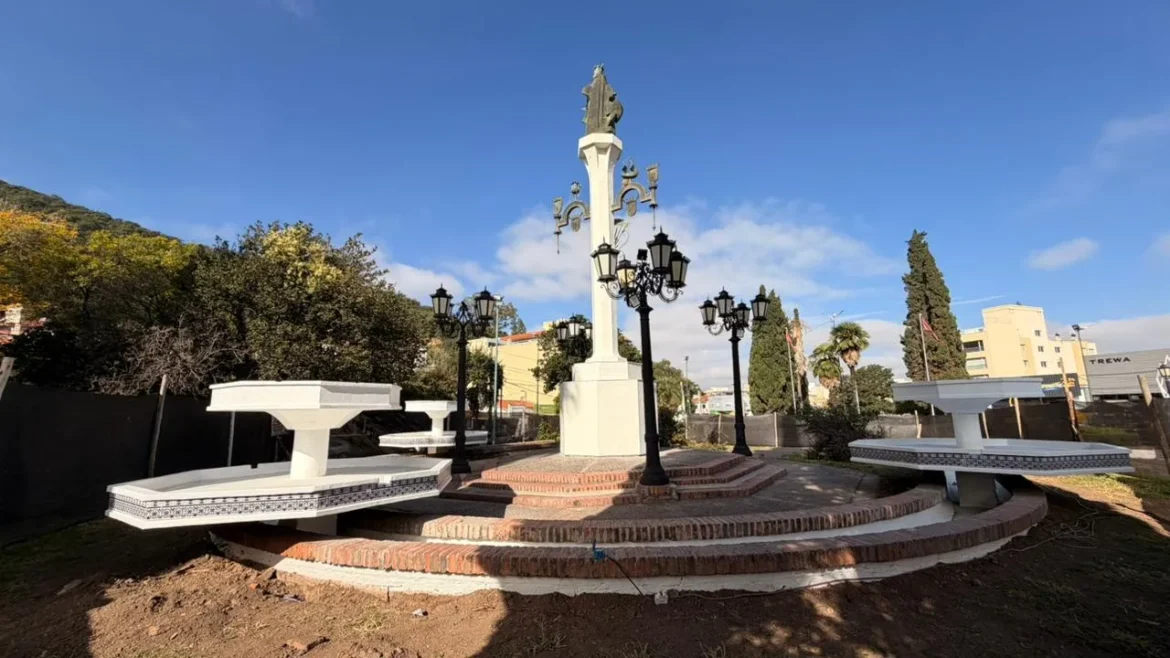 Renuevan la plaza Isabel la Católica: un espacio que vuelve a latir para vecinos y turistas