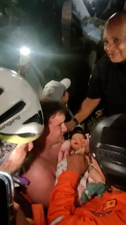 Un llanto entre los escombros: rescatan con vida a un recién nacido tras 32 horas bajo los restos del terremoto en Venezuela