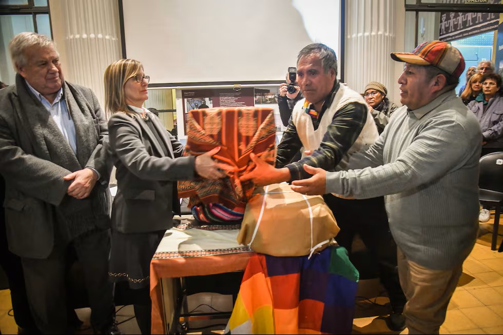 Después de 119 años, un ancestro volvió a su tierra: una reparación que interpela la historia argentina