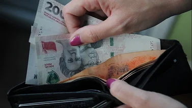 La economía que no llega al bolsillo: seis de cada diez argentinos ven un futuro peor
