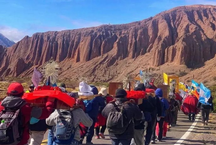 El camino que une al Norte: miles de peregrinos vuelven a caminar hacia el Milagro de Salta